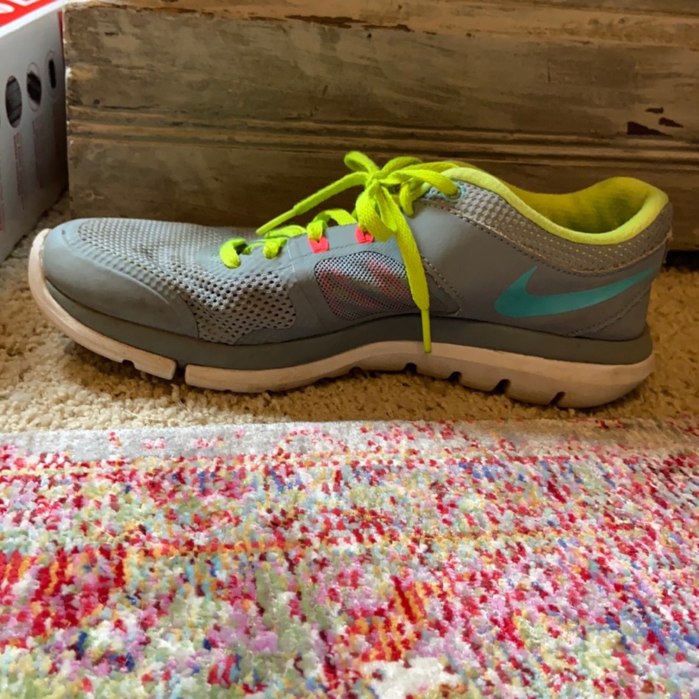 Nike tennis shoes